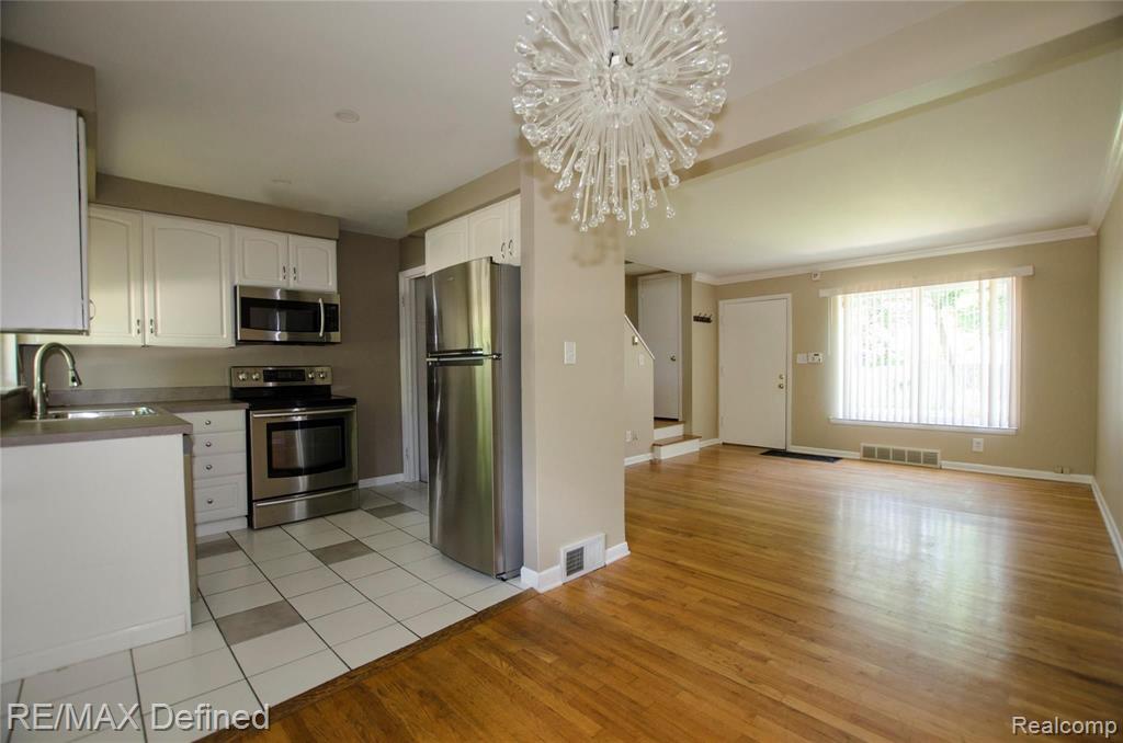 569 East 14 Mile Road Birmingham, MI 48009 - Photo 6 of 28