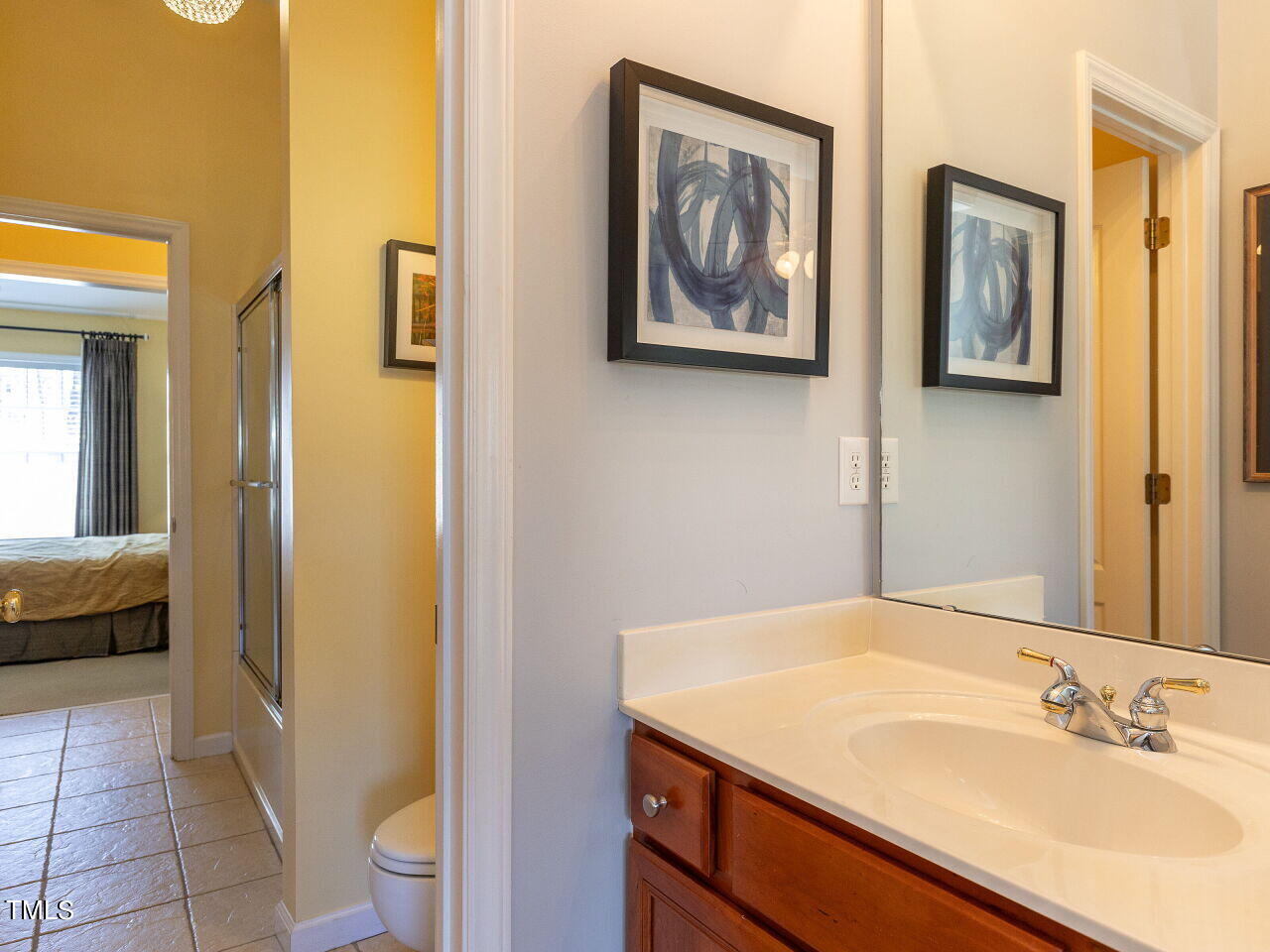 1431 Basinger Court Raleigh, NC 27612 - Photo 22 of 31 022-1280x960-jack-n-jill-bath