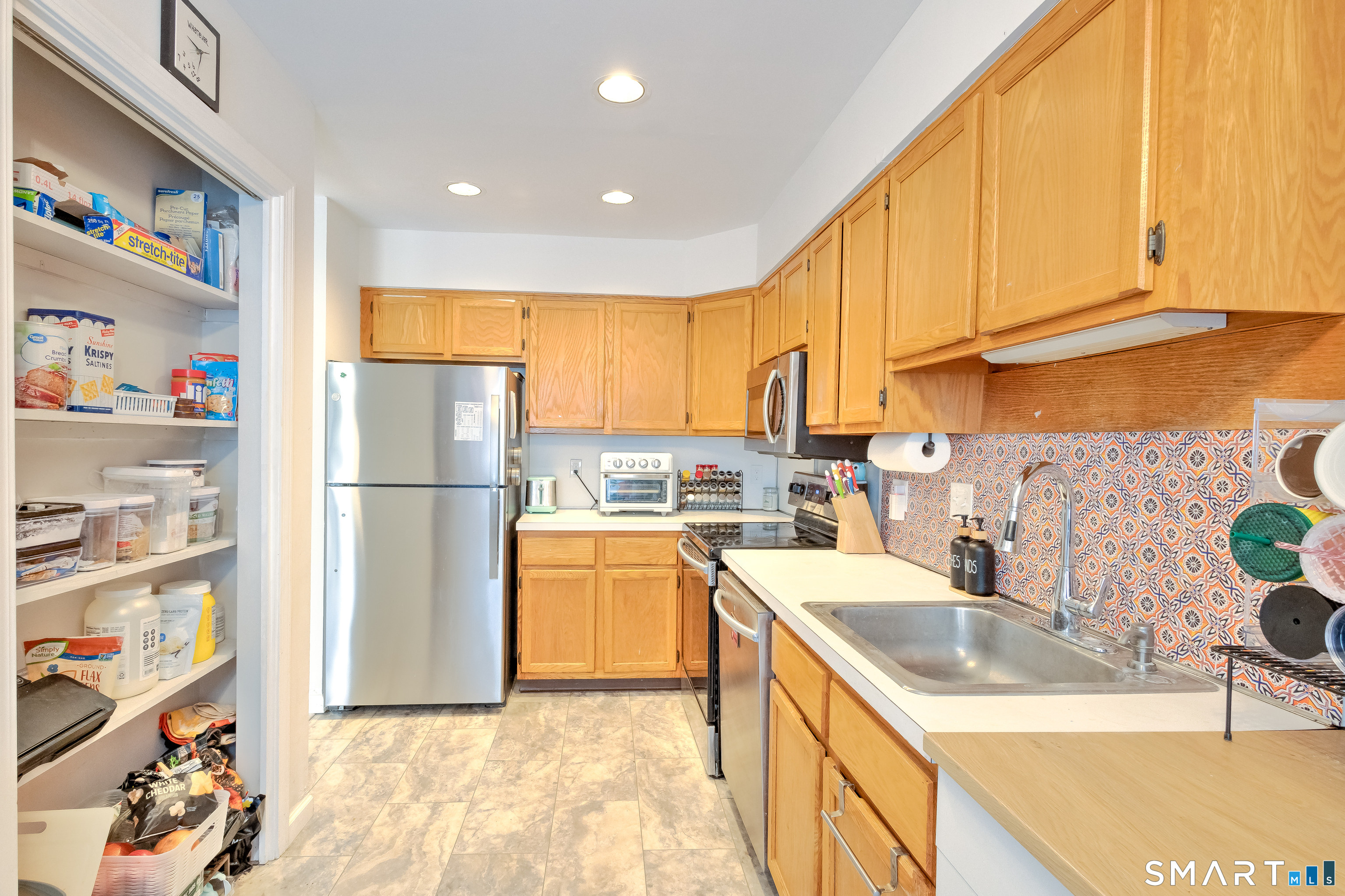 81 Deer Run, Unit 81 Bethel, CT 06801 - Photo 2 of 23
