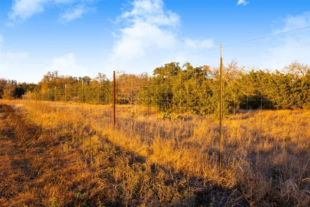 a view of an outdoor space