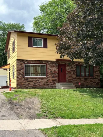 $400,000 | 331-333 McKnight Road South, St. Paul, MN 55119