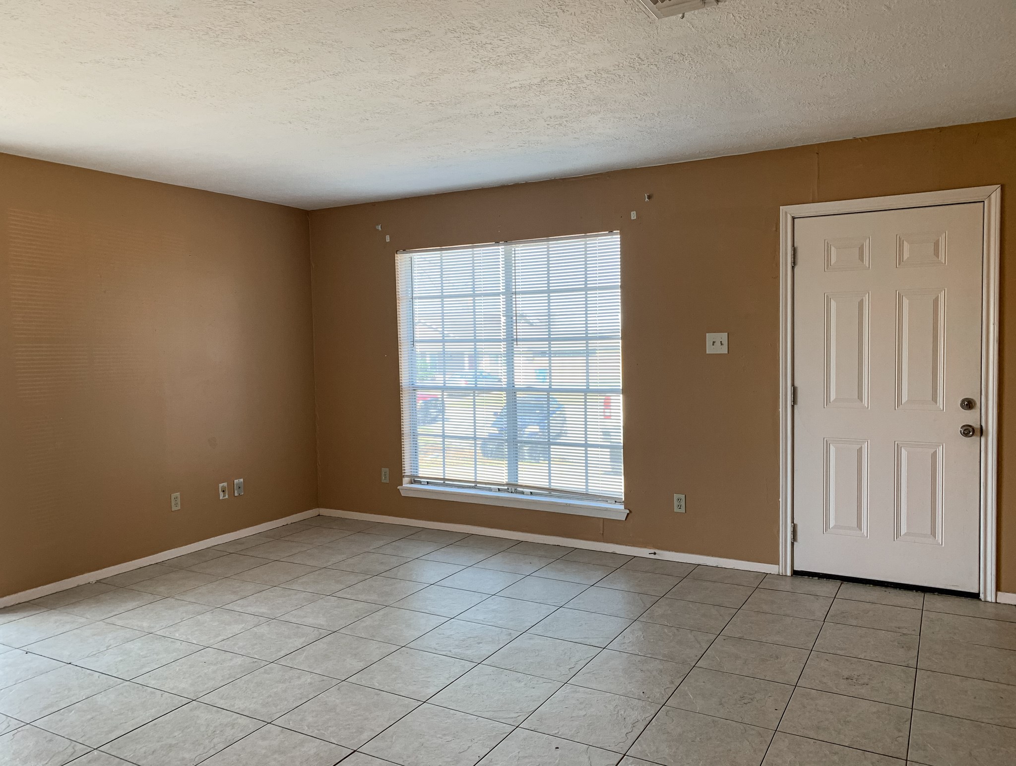 703 Ruth Court, Unit B Navasota, TX 77868 - Photo 3 of 14