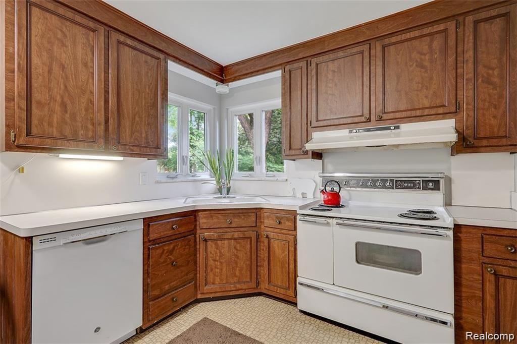 16970 Reedmere Avenue Franklin, MI 48025 - Photo 7 of 20 Includes all appliances