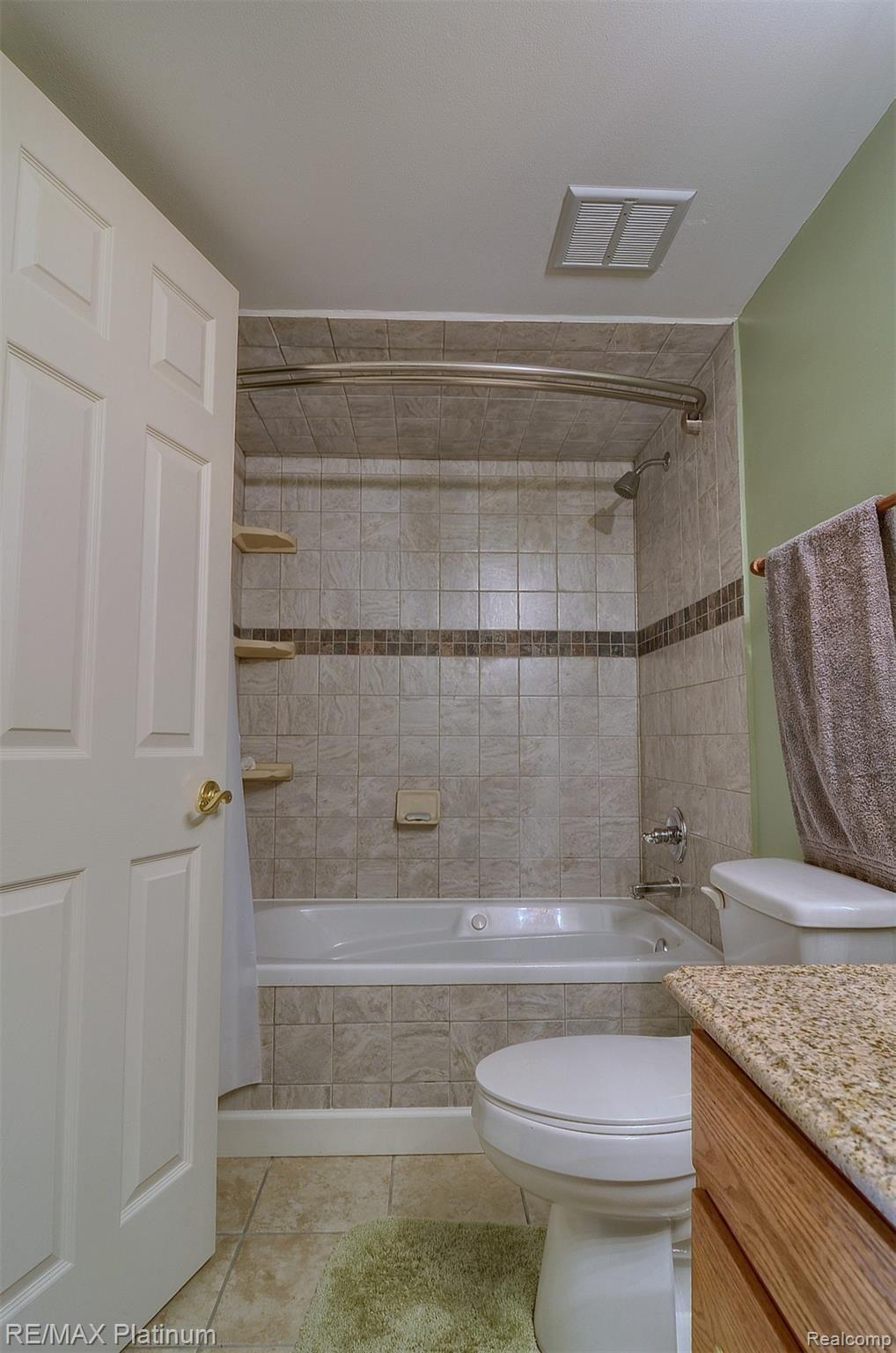 578 Ridge Road Walled Lake, MI 48390 - Photo 30 of 34 30-Bathroom.jpg