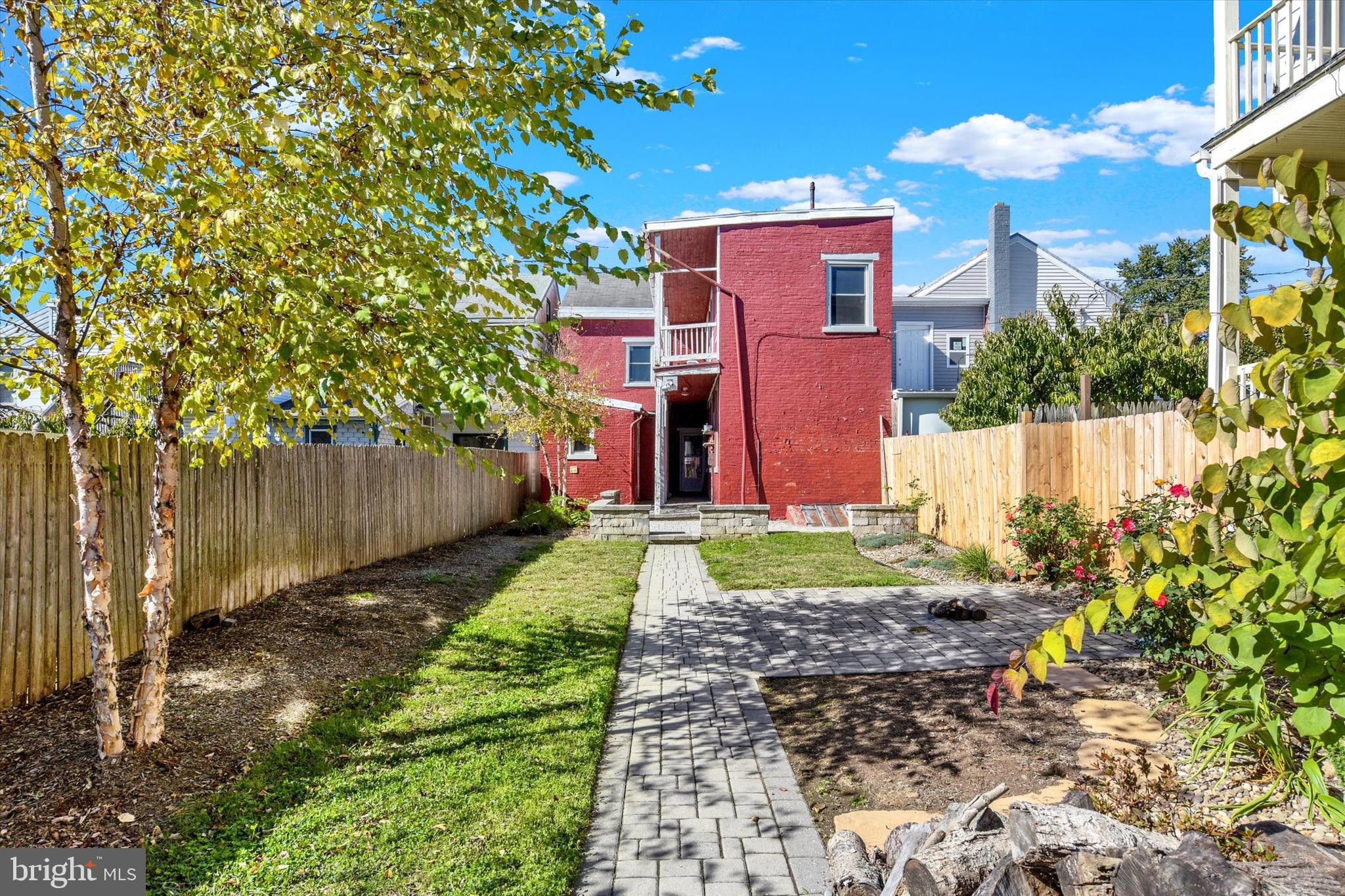 306 South 9th Street Lebanon, PA 17042 - Photo 4 of 42 a view of a back yard of the house