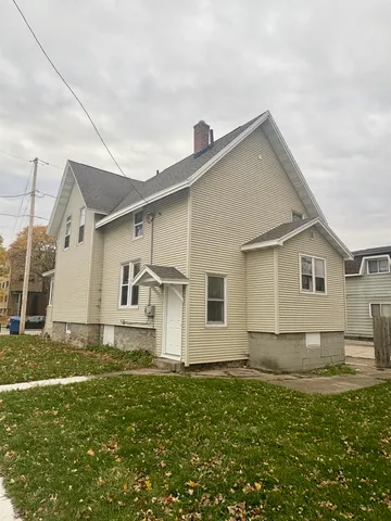 $169,900 | 700 West Lincoln Avenue, Oshkosh, WI 54901