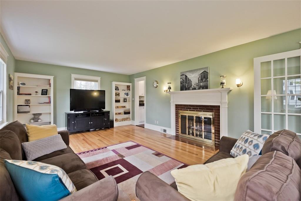 123 Edwards Street Portland, ME 04102 - Photo 22 of 35 Large front to back living room with...