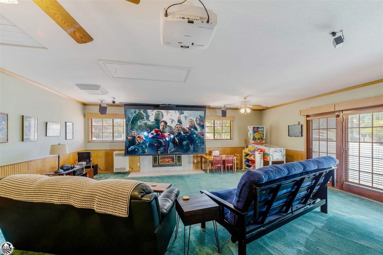 1801 Quail Hill Road Copperopolis, CA 95228 - Photo 18 of 42 a living room with furniture and a flat screen tv