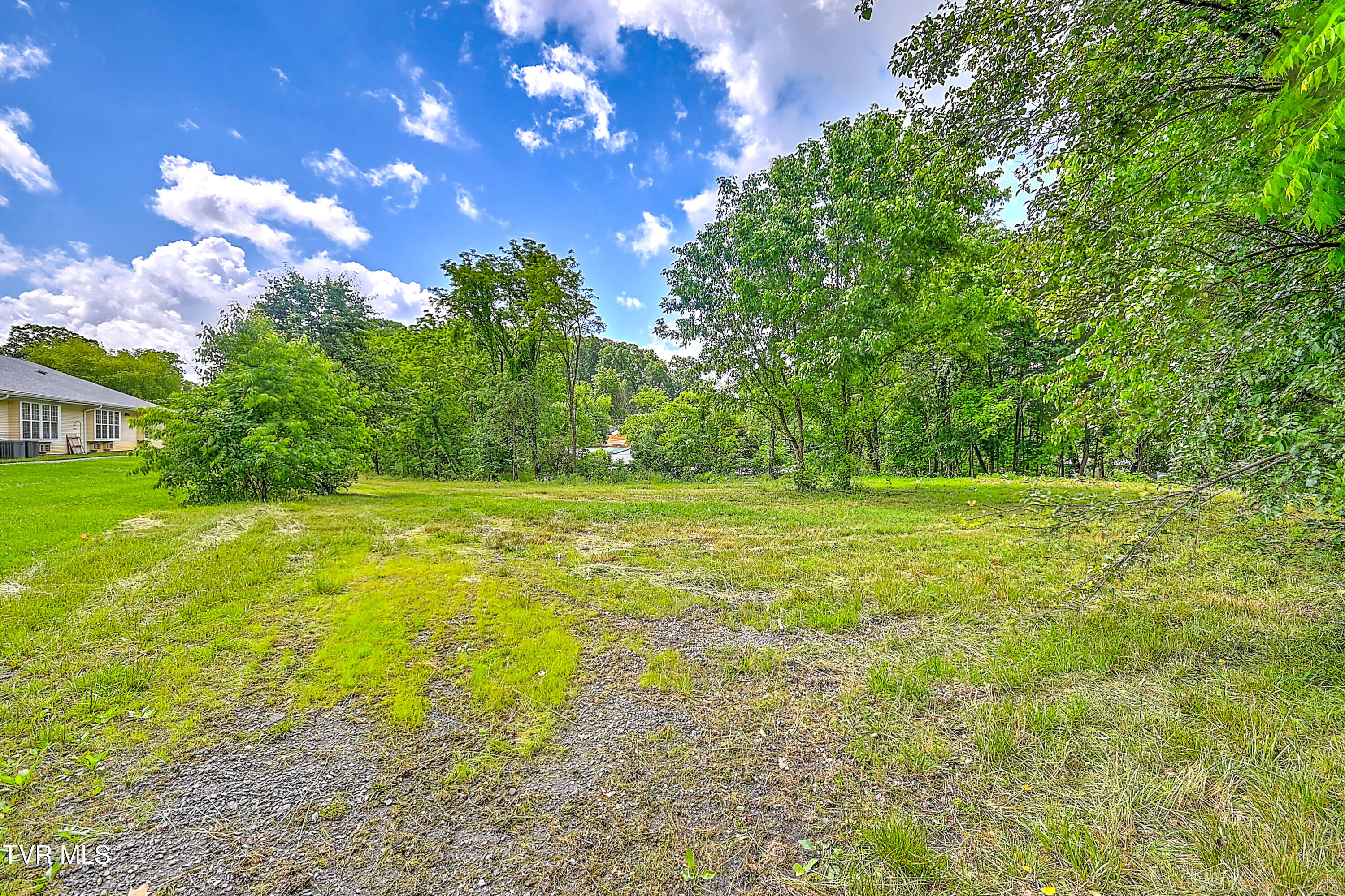 850 Meadow View Road, Unit 2 Bristol, TN 37620 - Photo 8 of 14 850 Meadowview RD_DA_ground-8