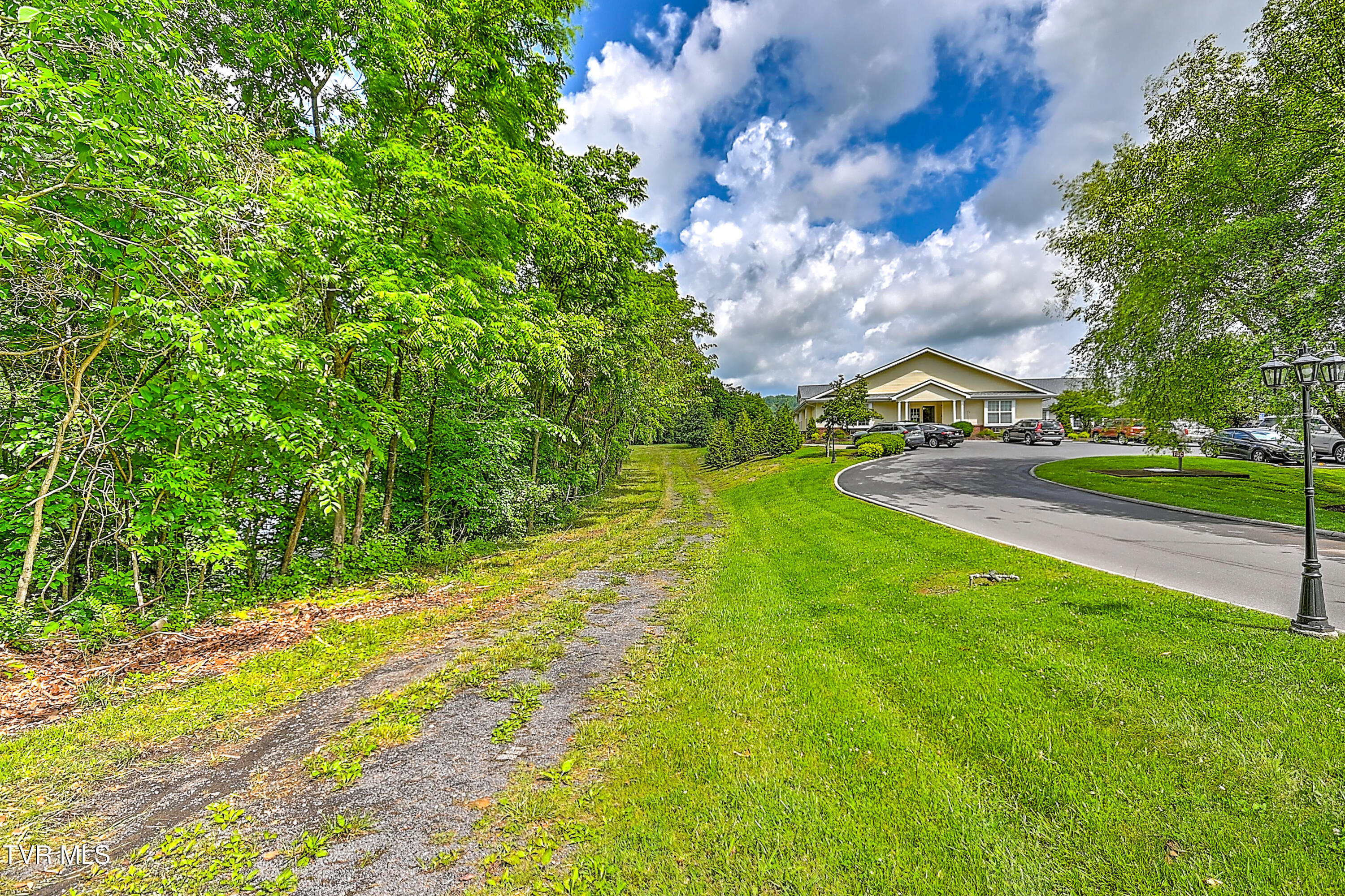 850 Meadow View Road, Unit 2 Bristol, TN 37620 - Photo 9 of 14 850 Meadowview RD_DA_ground-9