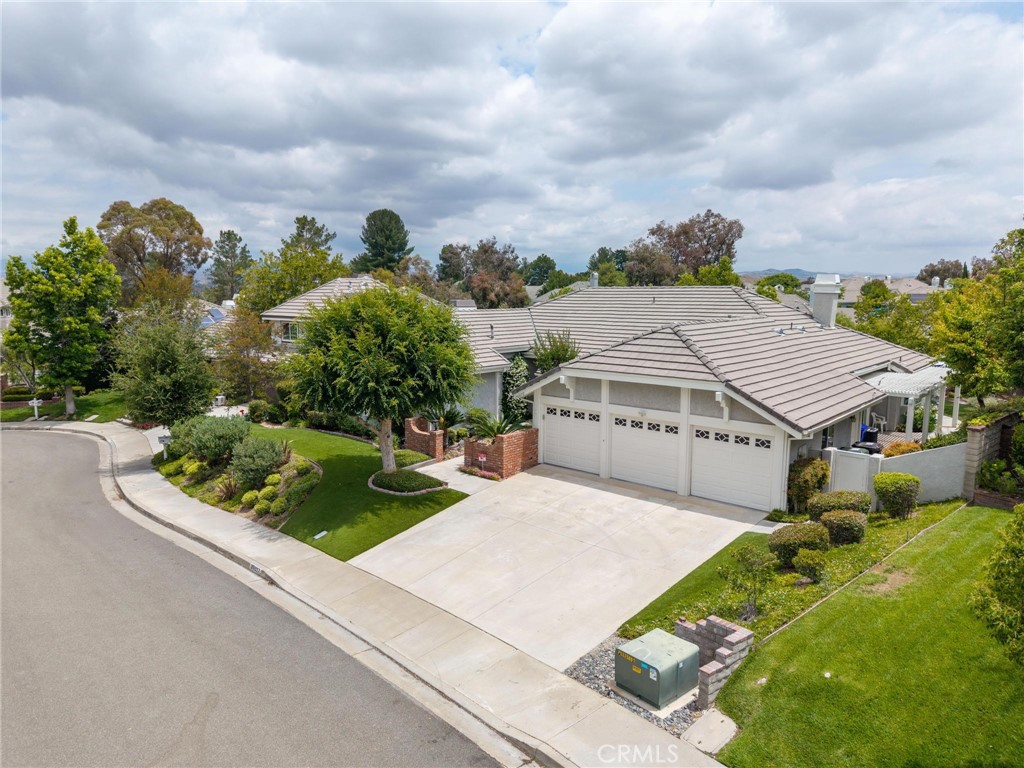 26072 Charing Cross Road Valencia, CA 91355 - Photo 3 of 105