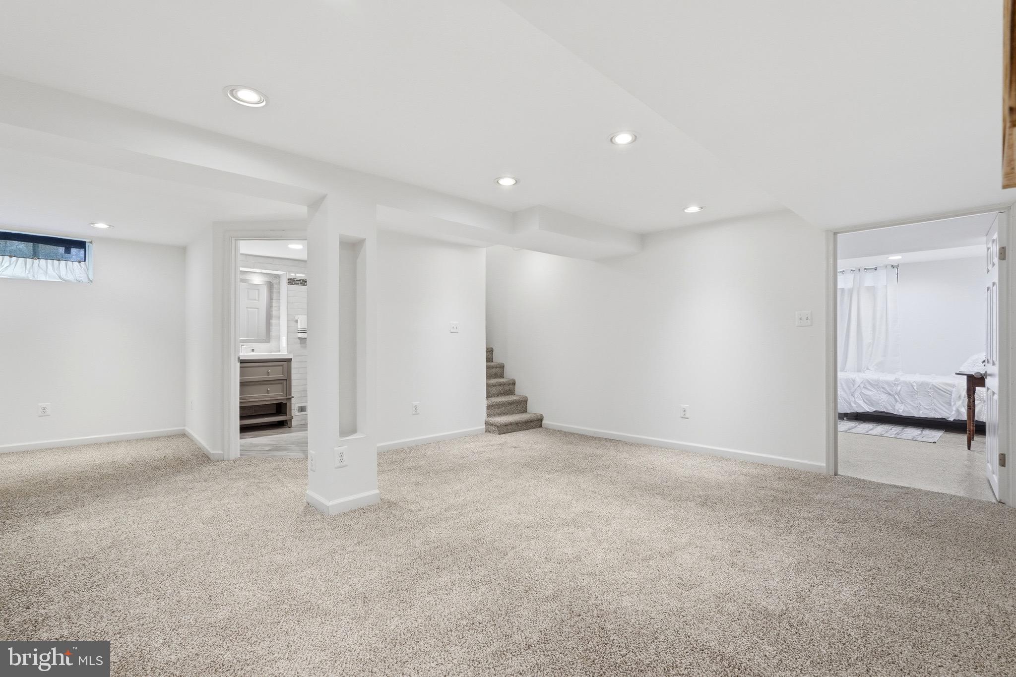 23725 Woodfield Road Gaithersburg, MD 20882 - Photo 26 of 61 a view of an empty room with closet and a window