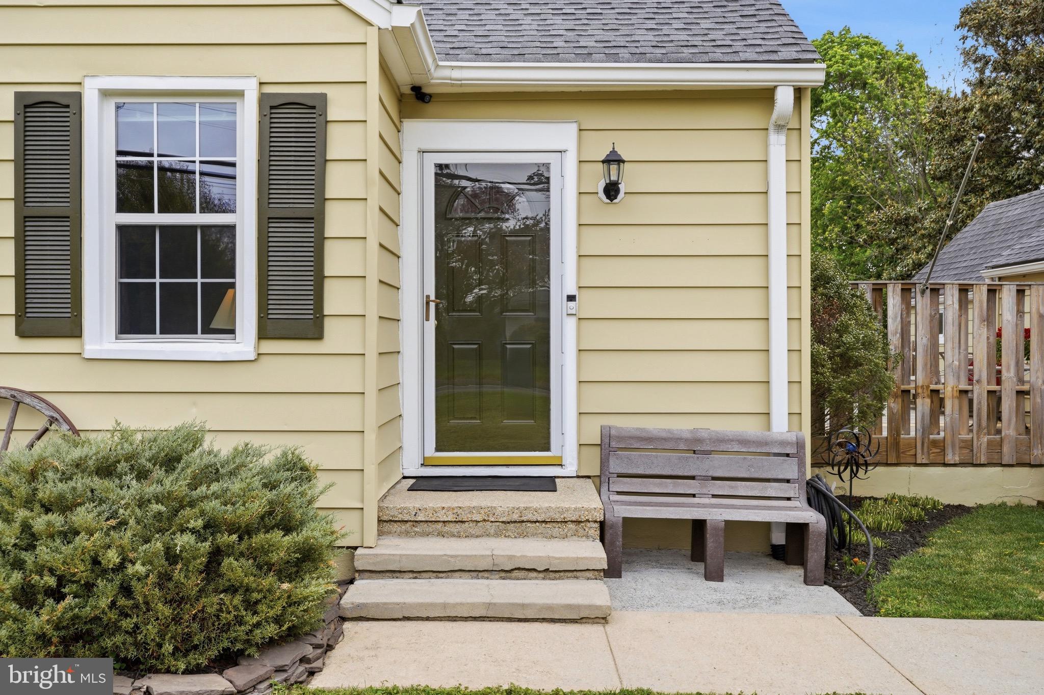 23725 Woodfield Road Gaithersburg, MD 20882 - Photo 7 of 61 a front view of a house with a garden