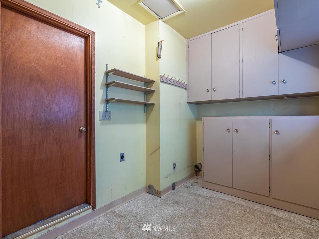 2331 Northeast 12th Street Renton, WA 98056 - Photo 14 of 21 a view of an empty room