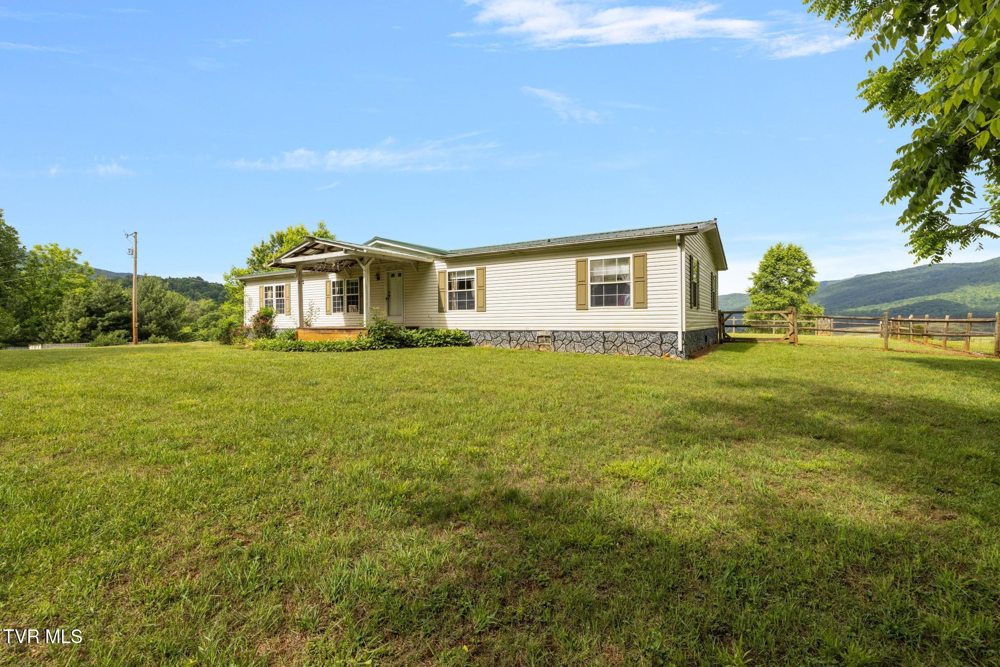 195 Estep Hollow Road Elizabethton, TN 37643 - Photo 2 of 69 IMG_7303