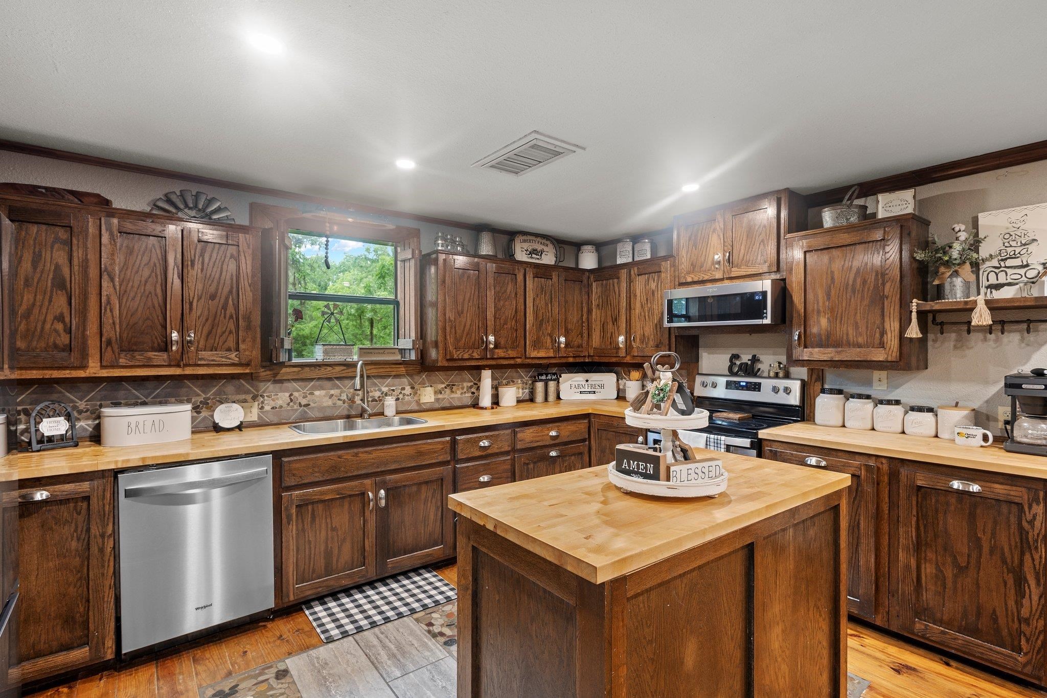 8743 Ranch Road Village Mills, TX 77663 - Photo 5 of 34