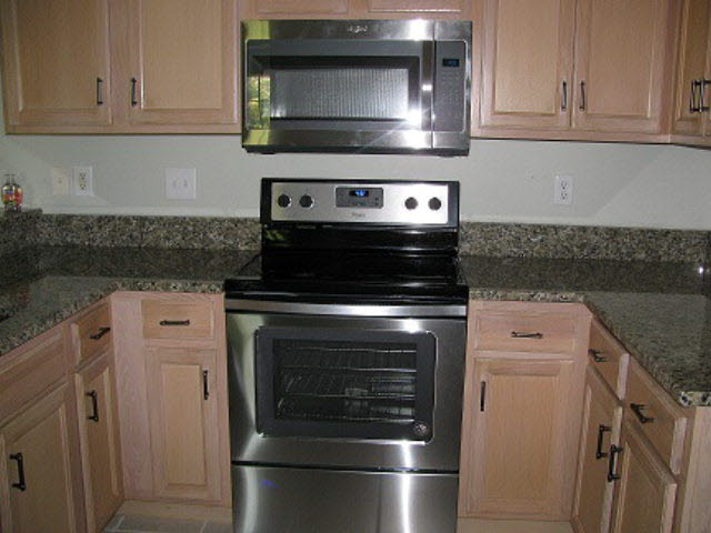 155 Pennbrooke Loop Foley, AL 36535 - Photo 15 of 32 New Stove & Microwav