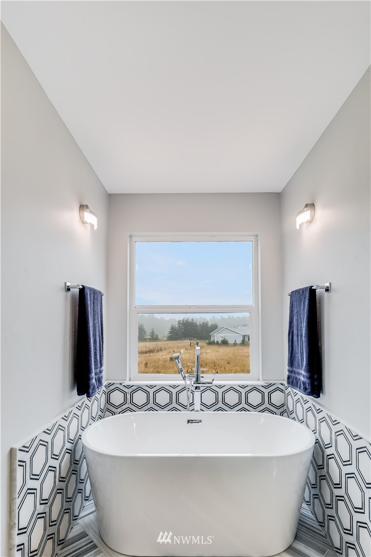 2290 Van Dam Road Oak Harbor, WA 98277 - Photo 21 of 31 Gallery Image 21