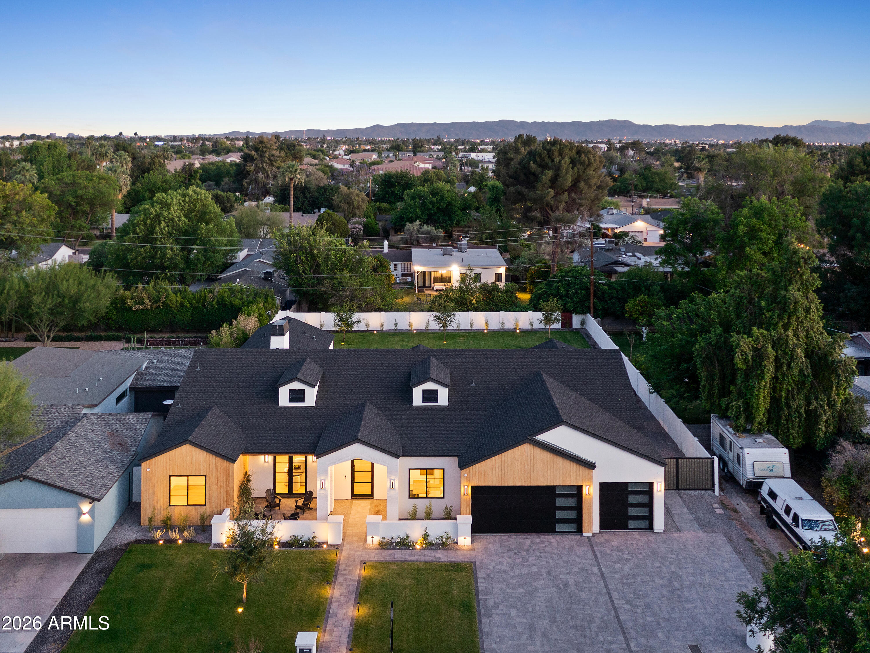 2901 East Pierson Street Phoenix, AZ 85016 - Photo 35 of 46 Twilight