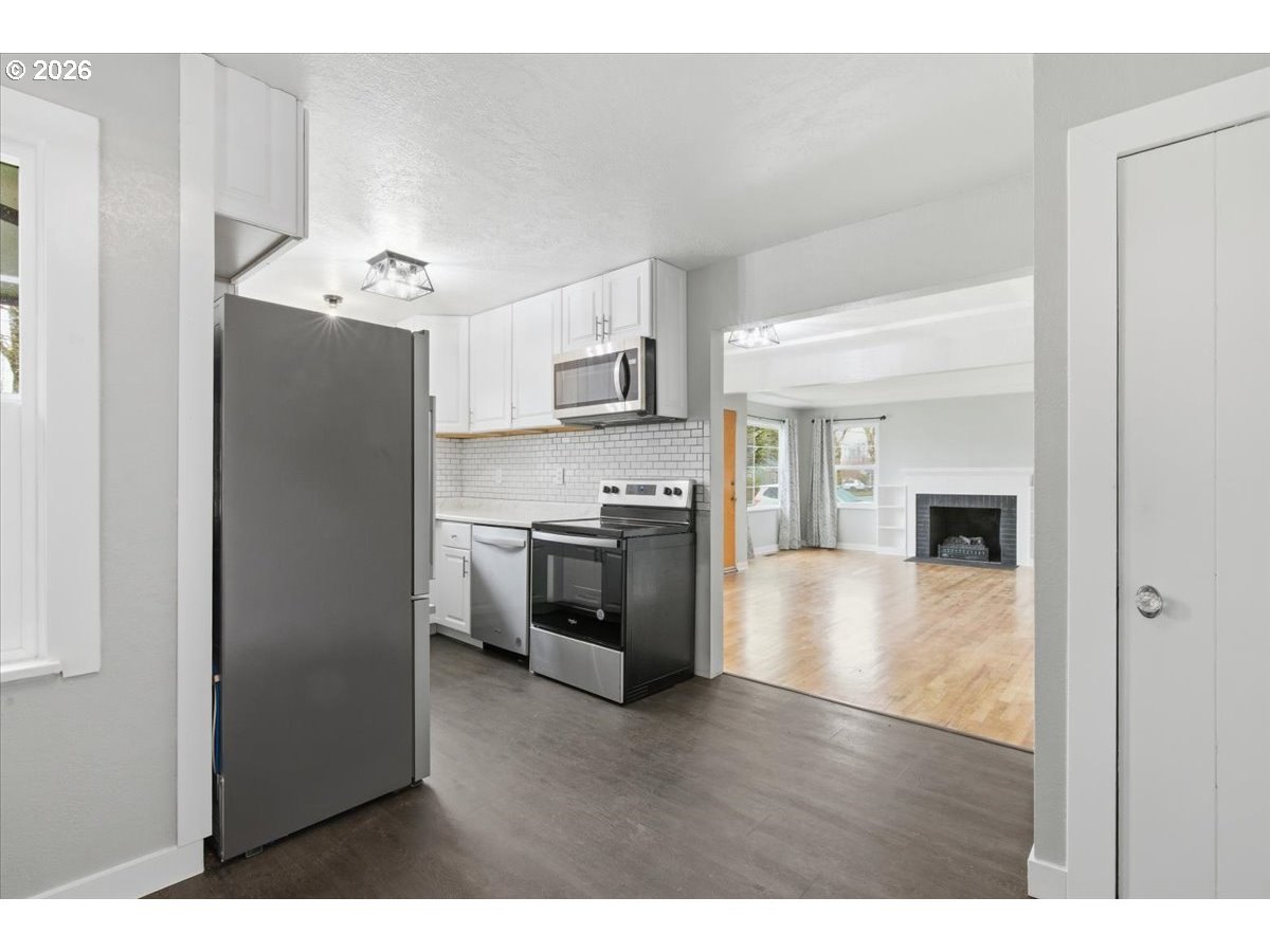 1084 24th Street Northeast Salem, OR 97301 - Photo 17 of 30 a kitchen with a refrigerator and a stove