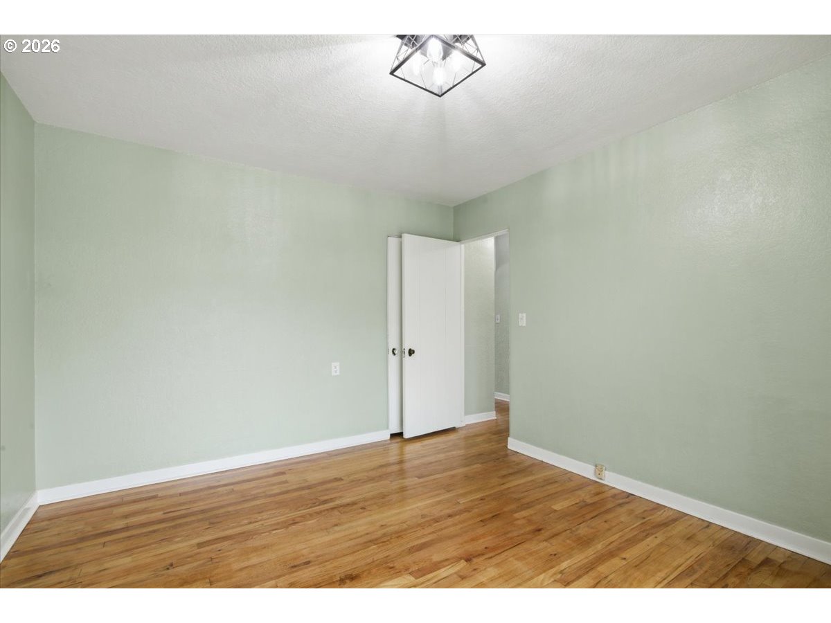 1084 24th Street Northeast Salem, OR 97301 - Photo 19 of 30 a view of an empty room