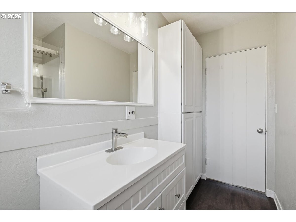 1084 24th Street Northeast Salem, OR 97301 - Photo 23 of 30 a bathroom with a sink and a mirror
