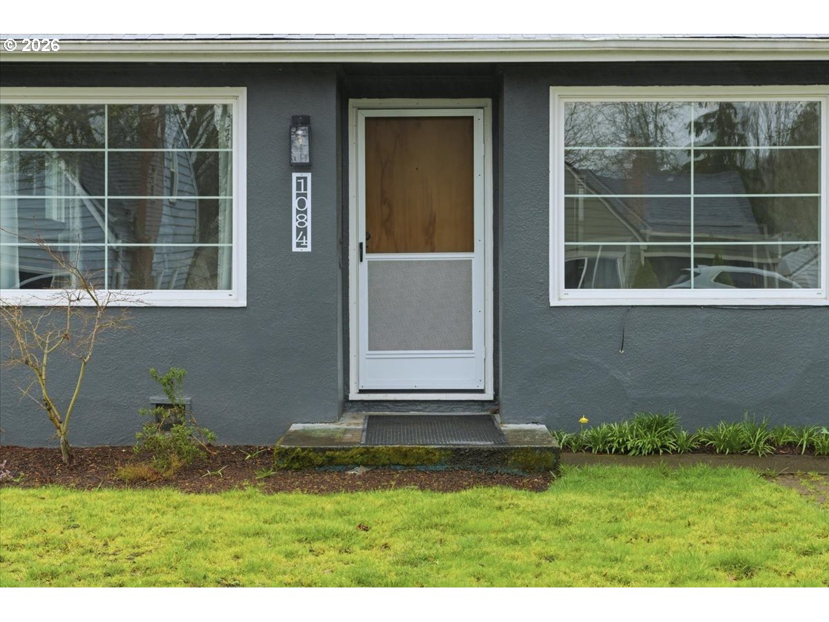 1084 24th Street Northeast Salem, OR 97301 - Photo 4 of 30 a front view of a house with a yard