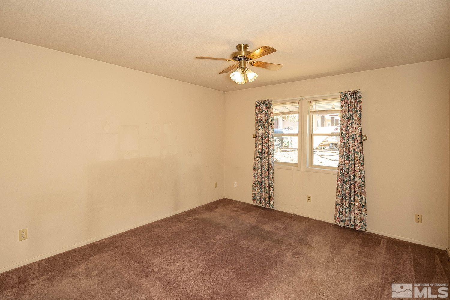 21400 Graves Road Reno, NV 89521 - Photo 12 of 21 an empty room with windows and fan