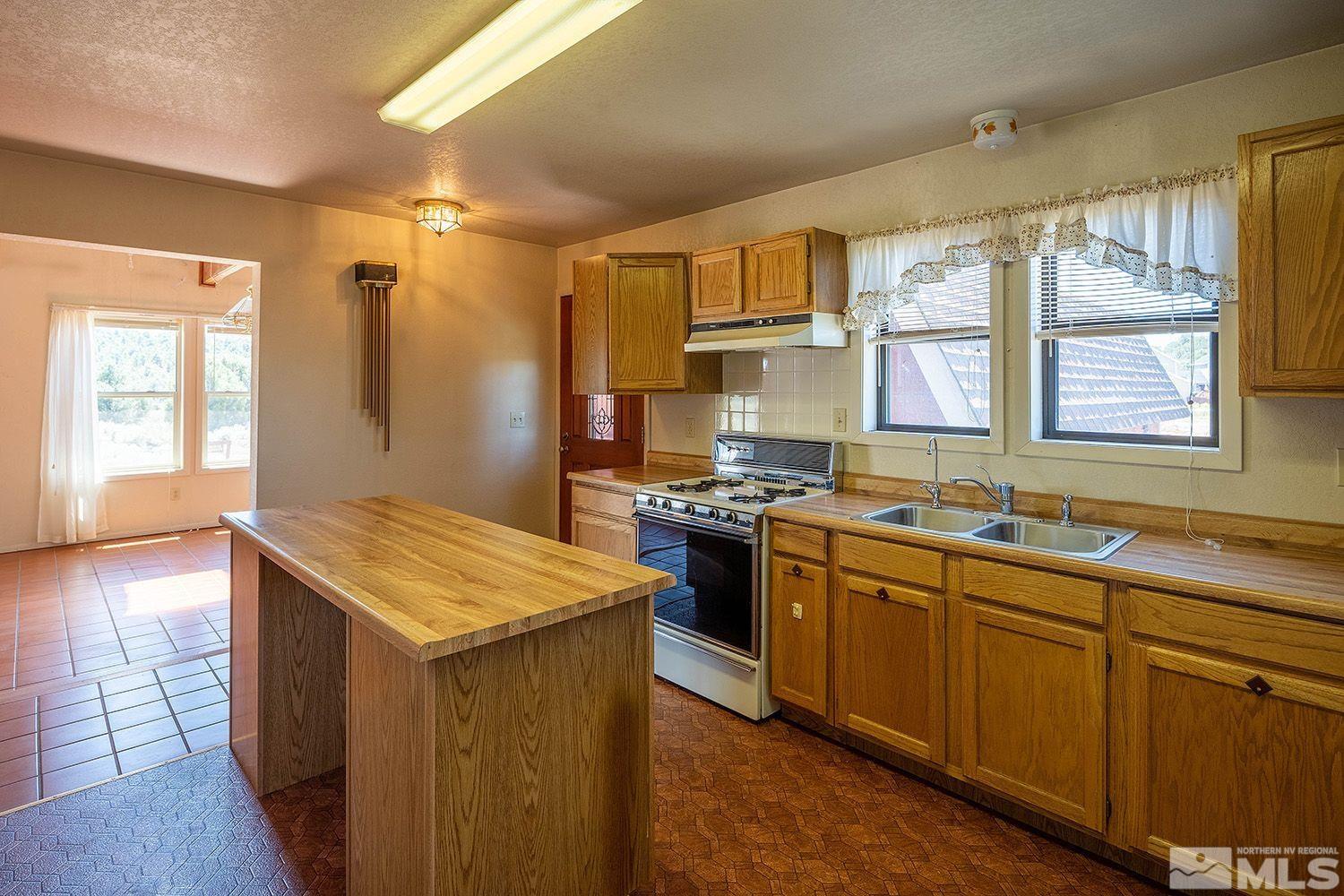 21400 Graves Road Reno, NV 89521 - Photo 9 of 21 a kitchen with stainless steel appliances granite countertop a sink stove and refrigerator