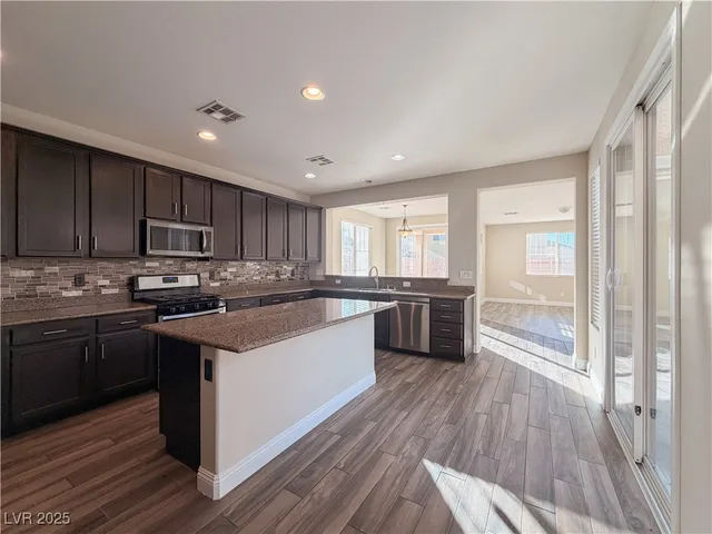 $2,700 | 10733 Mentesana Avenue, Las Vegas, NV 89166