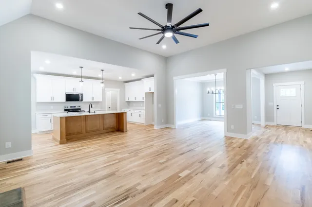 $920,000 | 1183 Hangar Drive, Springfield, TN 37172