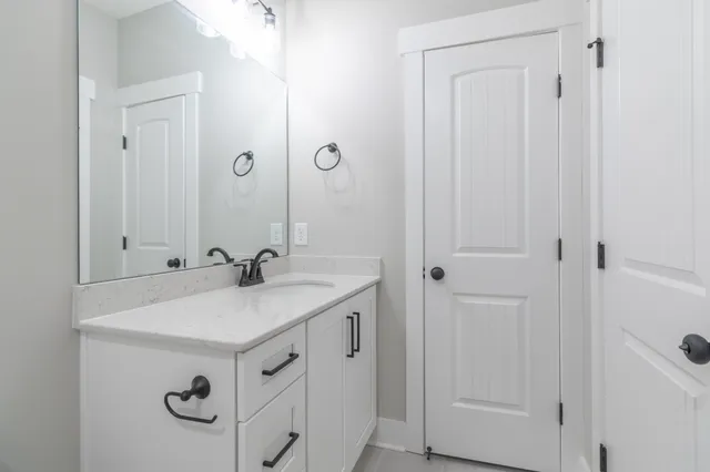 $920,000 | 1183 Hangar Drive, Springfield, TN 37172