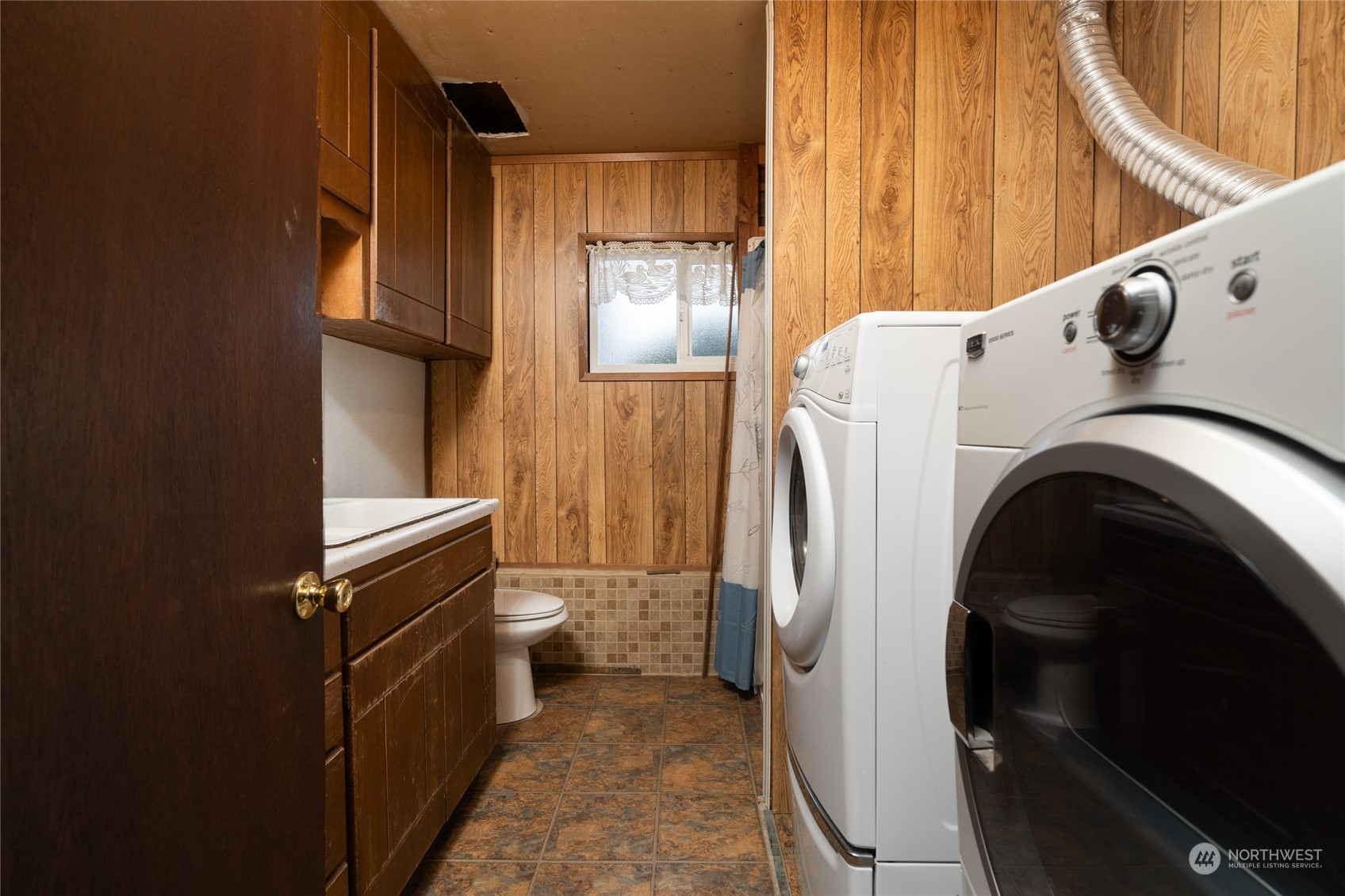 16678 Dike Road Mount Vernon, WA 98273 - Photo 19 of 37 a utility room with dryer and washer