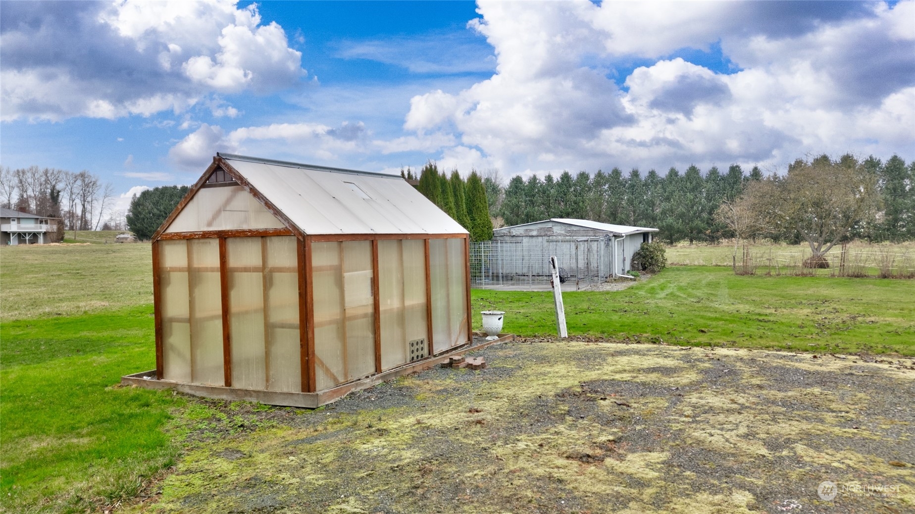 16678 Dike Road Mount Vernon, WA 98273 - Photo 29 of 37 a backyard of a house with table and chairs