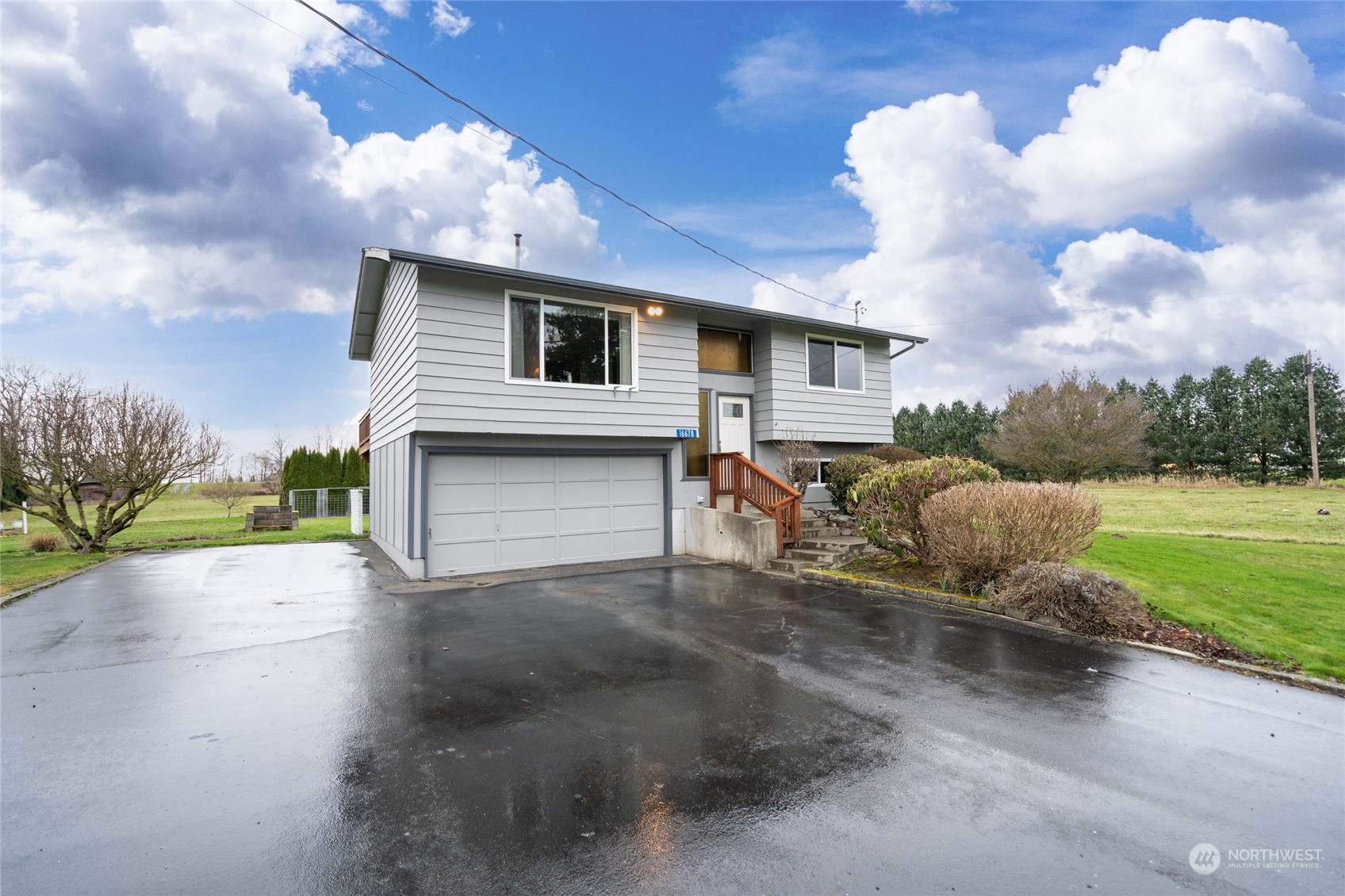 16678 Dike Road Mount Vernon, WA 98273 - Photo 4 of 37 a backyard of a house with table and chairs