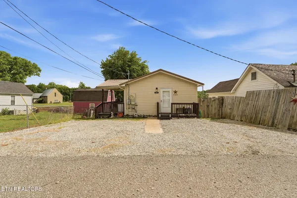 $186,900 | 206 East Maple Street, Caryville, TN 37714