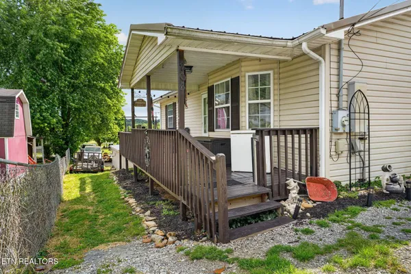 $186,900 | 206 East Maple Street, Caryville, TN 37714