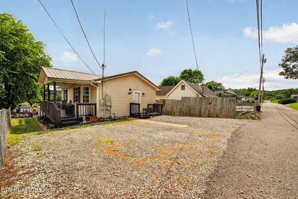 $186,900 | 206 East Maple Street, Caryville, TN 37714