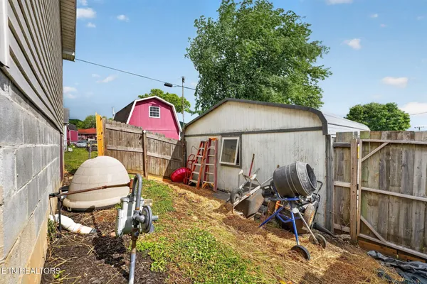 $186,900 | 206 East Maple Street, Caryville, TN 37714
