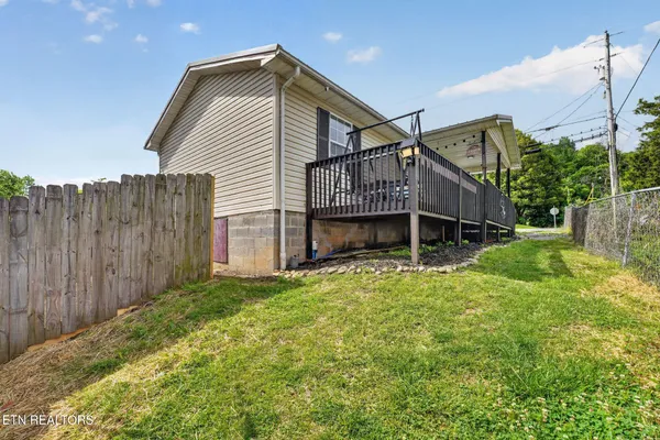 $186,900 | 206 East Maple Street, Caryville, TN 37714