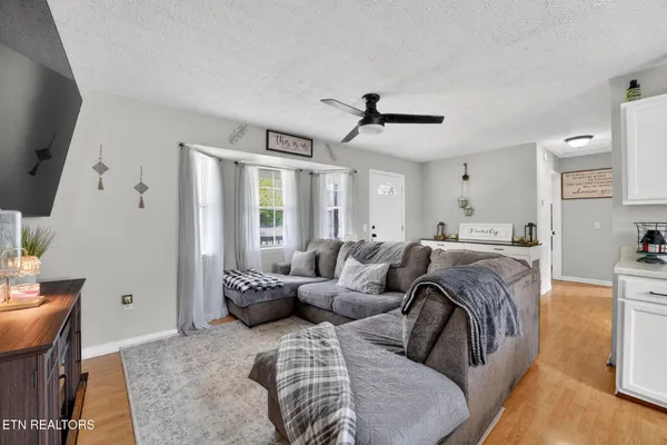 $186,900 | 206 East Maple Street, Caryville, TN 37714