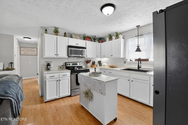 $186,900 | 206 East Maple Street, Caryville, TN 37714