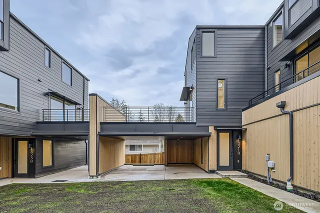 $899,950 | 1327 North 185th Street, Unit C, Shoreline, WA 98133