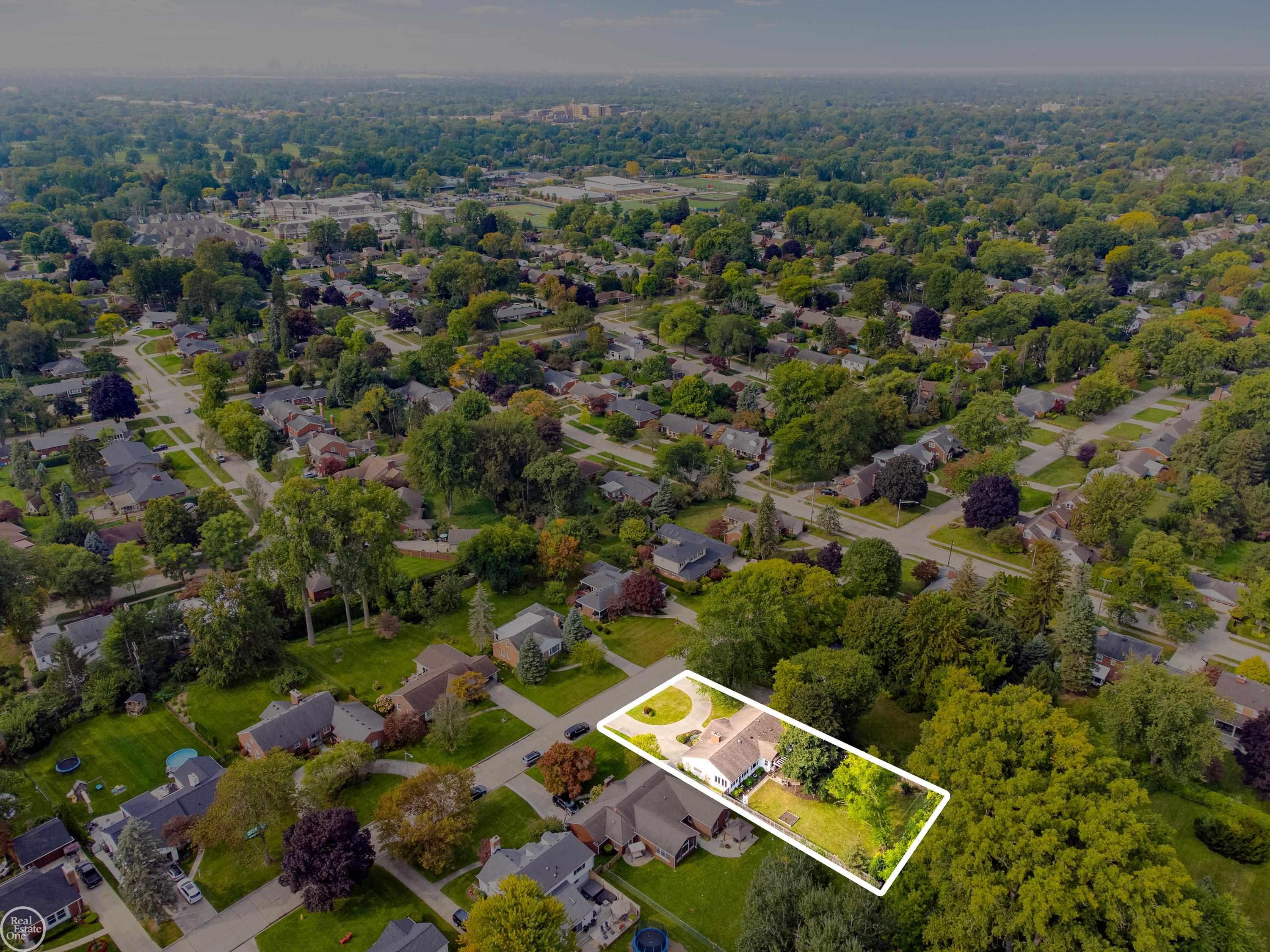 724 Shoreham Road Grosse Pointe, MI 48236 - Photo 48 of 49 50122952-47.JPG