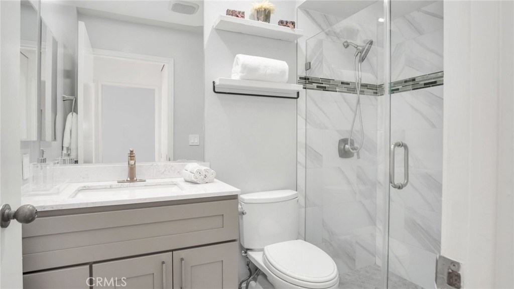 222 South Central Avenue, Unit 432 Los Angeles, CA 90012 - Photo 14 of 32 Bathroom