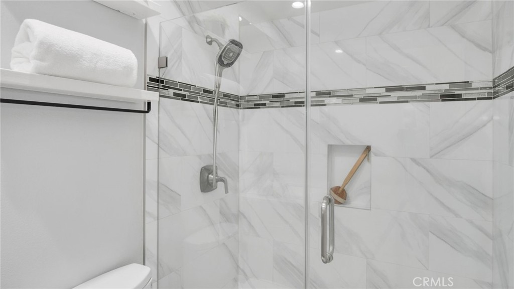 222 South Central Avenue, Unit 432 Los Angeles, CA 90012 - Photo 15 of 32 Bathroom