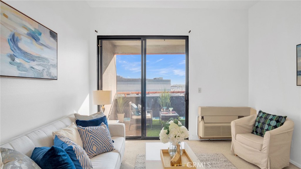 222 South Central Avenue, Unit 432 Los Angeles, CA 90012 - Photo 2 of 32 Living Room