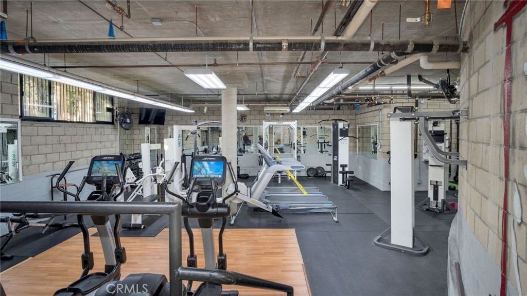 222 South Central Avenue, Unit 432 Los Angeles, CA 90012 - Photo 21 of 32 Community Gym