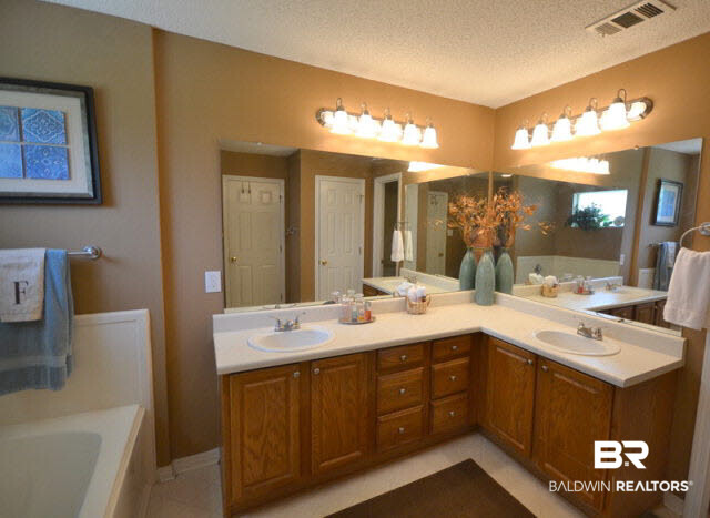 8553 Southern Oak Court Mobile, AL 36695 - Photo 13 of 26