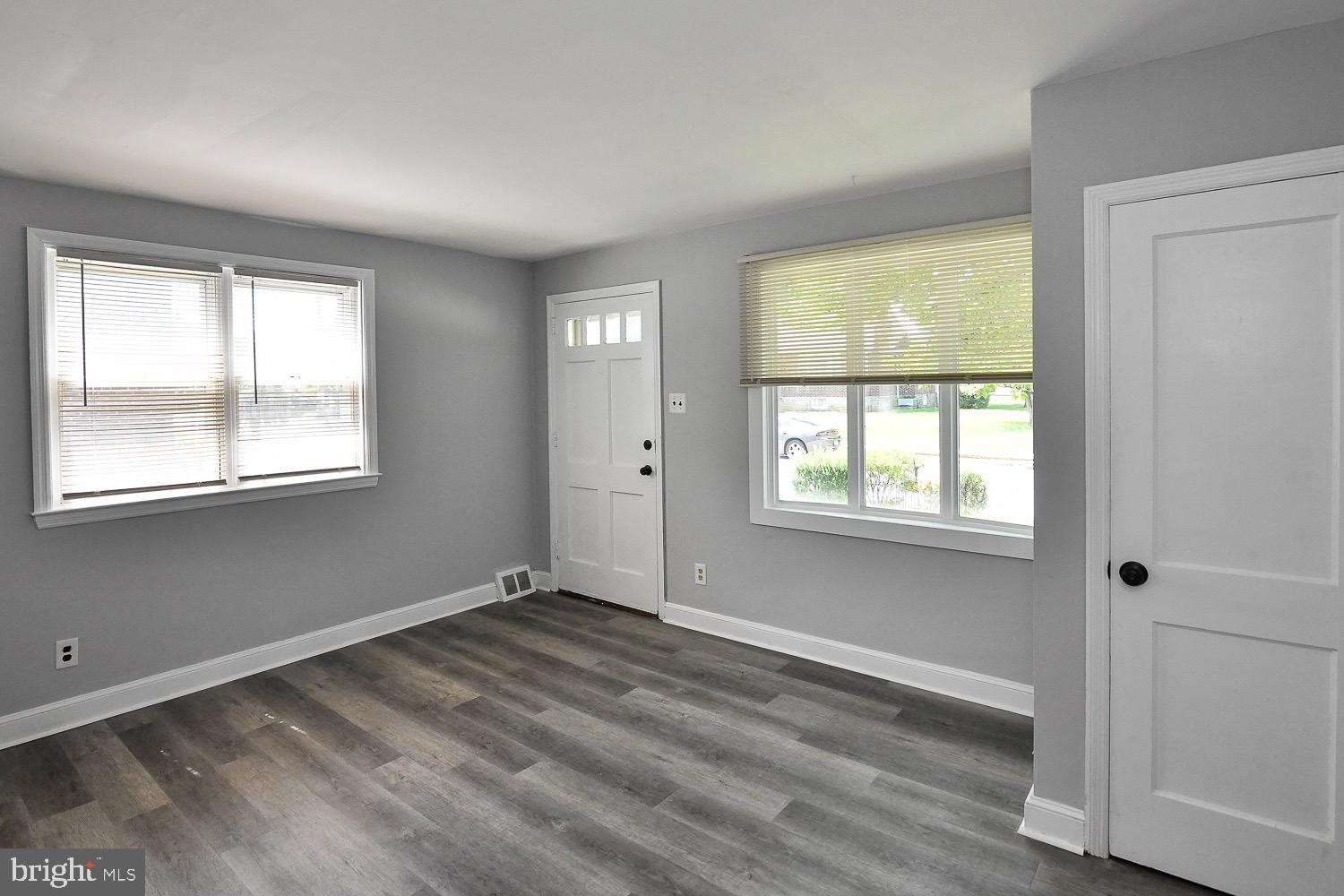 806 Haverford Road Ridley Park, PA 19078 - Photo 3 of 29